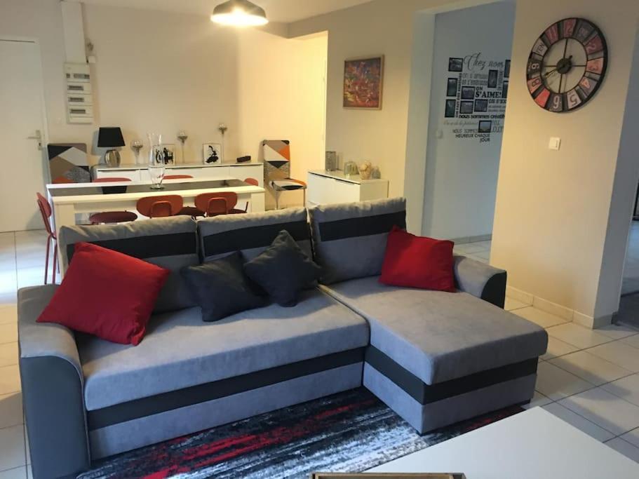 Centre Pierrefonds Superbe Appartement + Parking エクステリア 写真